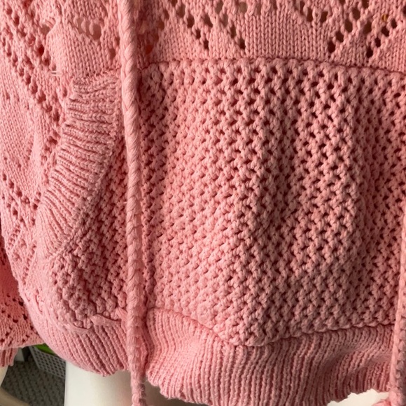 Gorgeous pink eyelet hoodie sweater - Picture 4 of 11